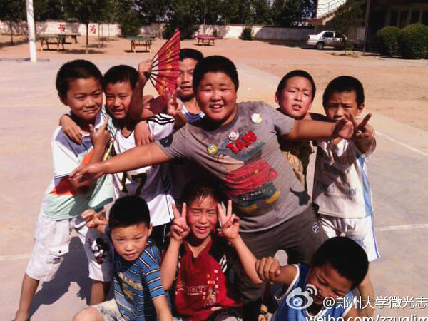 7��17�������ƻ����s�Q��������������ٿh�R��ƺ�l(xi��ng)��?j��ng)_С�W(xu��)��ȭ��С꠆T����Ȼ�����ڵ��ž������������ڞ��������ݴ�W(xu��)��΢�⡱־Ը�߈F��e�k�ĵ���ˇ�R�����ʂ���