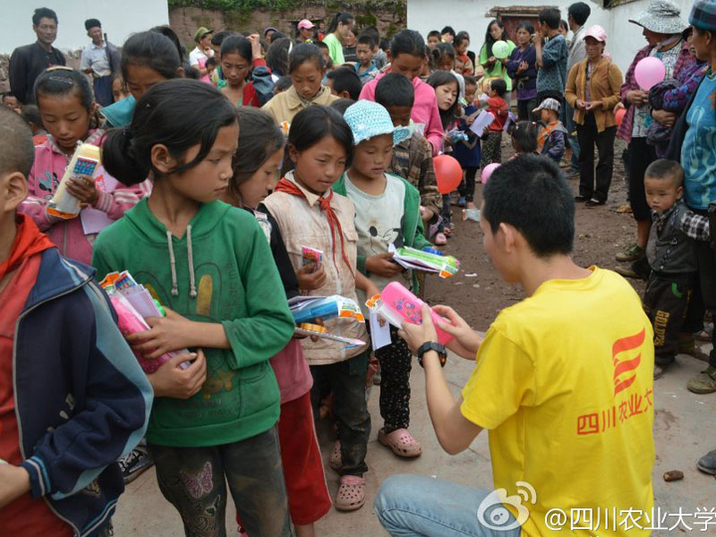 7��28������(j��ng)�v��2��(g��)��С�r(sh��)��ɽ·���Ĵ��r(n��ng)�I(y��)��W(xu��)����·ꖹ⡱�F(tu��n)�(du��)�I���Đ������Y���(du��)�T�ʹ���Ĺ�ͬŬ�����\(y��n)���˴������K���͵��˺��ӂ���������