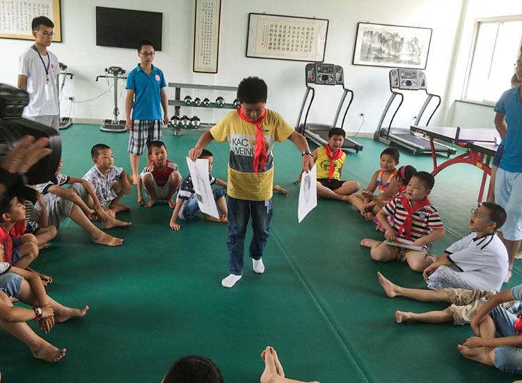 С���т���־Ը��չʾ�Լ��Ĳ�ˇ��