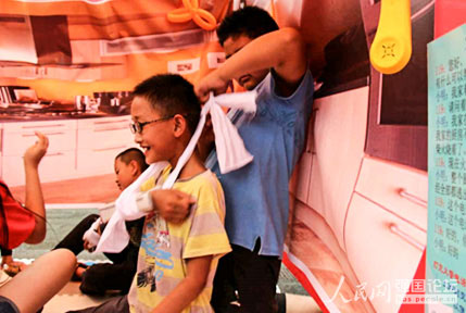 �Έ@���ϣ�С�����ݾ�ģ�M������