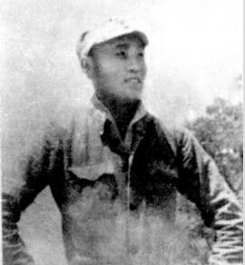 ���һ���1911��1941������Ұ�Q���M�壬�|��ʡ�|�(y��ng)�hʯ��(ch��ng)��������1930������Ї�(gu��)���a(ch��n)�h��1931�ꡰ��һ�ˡ���׃���l(f��)����(j��ng)У��ͬ��������W(xu��)���ؼ��l(xi��ng)������1932��5���ڼ��l(xi��ng)�M����ƽ�|�����x��܊�����������ô�������ָ�]����(zh��n)�`��C(j��)��(d��ng)���˷Q��С��������1935�ꅢ�ӡ�һ��.�š��W(xu��)���ۇ�(gu��)�\(y��n)��(d��ng)�����u(y��)���\(y��n)��(d��ng)�еġ���������1939�����A��������(li��n)܊˾��T��������ΰ�·܊�x�켽܊�^(q��)��ʮ�F(tu��n)�F(tu��n)�L(zh��ng)��1941��2��4�գ��r(sh��)�ΰ�·܊�x�켽܊�^(q��)��ʮ�F(tu��n)�F(tu��n)�L(zh��ng)���һ�����ָ�]�����R�I(y��ng)��(zh��n)���в��Ҡ�������H30�q��