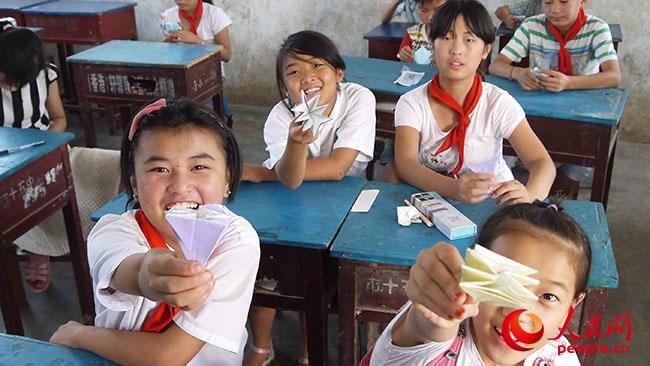 ���ϿƼ���W(xu��)��һ��һ·���x��(w��)֧���c����(zh��n)��ؚ�{(di��o)�Ќ�(sh��)�`�F(tu��n)���������(y��ng)�h��¹ɽ�(zh��n)�u�ŸG���_(k��i)չ�x��(w��)֧�̺ͷ�ؚ�{(di��o)����־Ը�߽o���ӂ��_(k��i)�O(sh��)�ֹ��n�ã��D�麢�ӂ�չʾ�ֹ���Ʒ�����F(tu��n)�(du��)�ṩ��