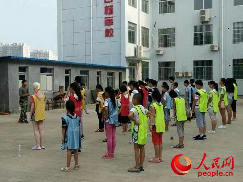 ɽ�|������W(xu��)����֮ꠡ������ʺ�塱�ġ��ʺ猚������־Ը�ߌ����ͷ����ˆT��Ů��ͥ�еĺ��ӣ���ɽ�|̩��С�ח�܊��Ӗ(x��n)�������_չ��������I��ӡ����F��ṩ��