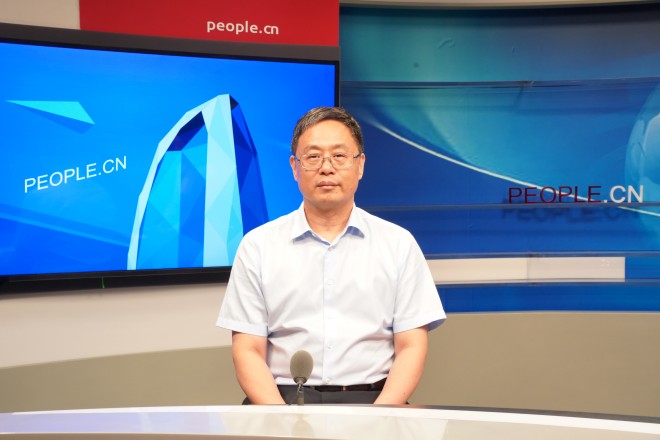 中國藝術(shù)研究院院長、黨委副書記周慶富做客人民網(wǎng)。張力洋攝