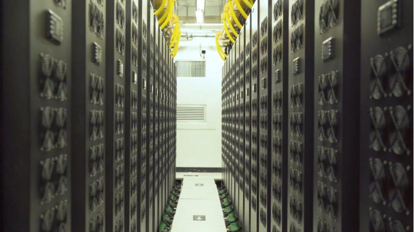 貴安超算中心內(nèi)的機(jī)房。人民網(wǎng) 陽茜攝