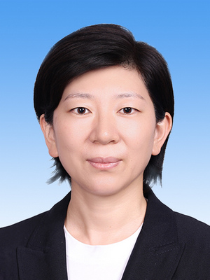 杜尚澤，女，漢族，1981年10月生，研究生學(xué)歷，中共黨員，現(xiàn)任人民日?qǐng)?bào)社編委委員兼政治文化部主任、北京分社社長(zhǎng)。