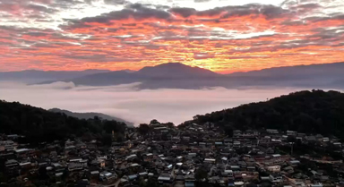 雲(yún)南景邁山清晨雲(yún)海翻涌如詩如畫