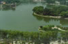 ��?zh��)����@